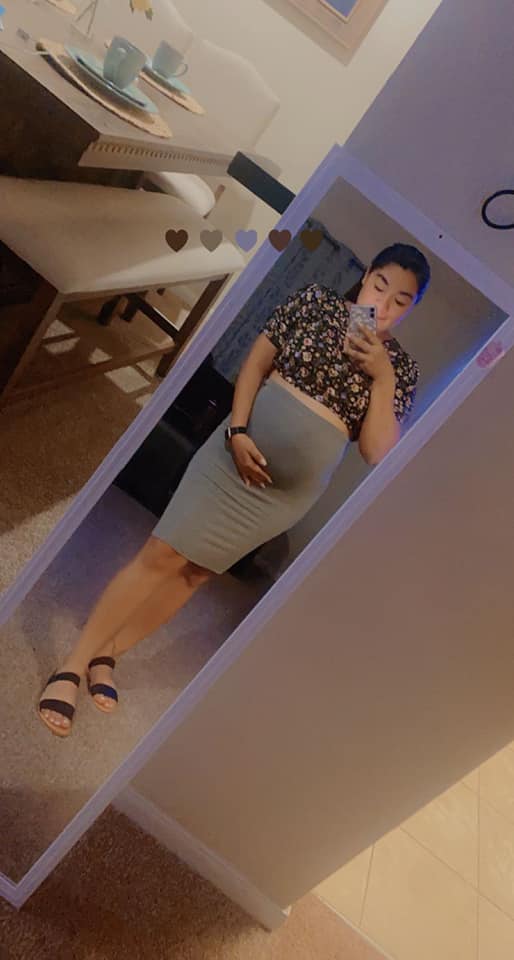 elizabeth preciado taking a picture of herself in a mirror to show she is 30 weeks pregnant after a tubal reversal with dr rosenfeld
